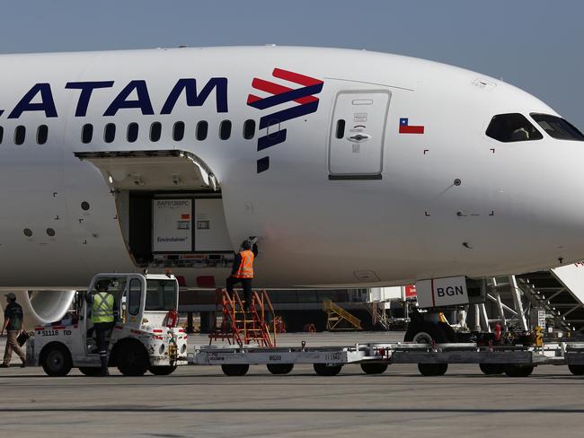 SANTIAGO, CHILE - JANUARY 28: Airport workers unload a vaccine container from a Latam Airlines plane  during the arrival of around 1.92 million of CoronaVac vaccine doses of the SINOVAC laboratory from Beijing, China, at Arturo Merino Benitez International Airport on January 28, 2021 in Santiago, Chile. Chilean Institute of Public Health approved the emergency use of the Chinese Sinovac vaccine for adults between 18 and 59 years old. (Photo by Marcelo Hernandez/Getty Images)