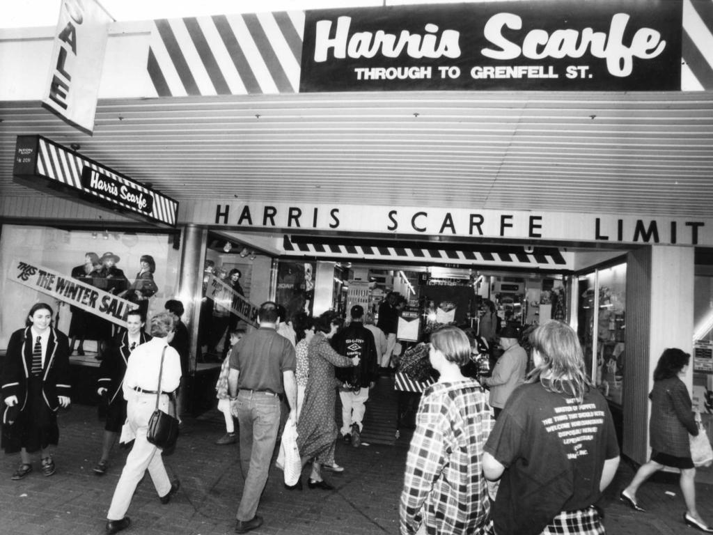 Harris Scarfe into receivership, appoints administrators