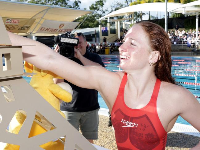 Mollie O'Callaghan rings the bell, at the St Peters Western final training session before Paris trials. Witness Dean Boxall and the SPW high performance swimming squad during the final training block in preparation for the Paris 2024 Olympic trials, St Peters Indooroopilly, on Saturday 11th May 2024 - Photo Steve Pohlner