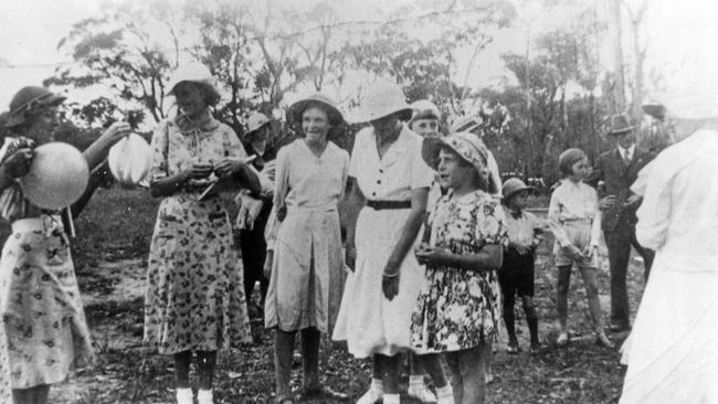 GOOD TIMES: Local women at the Pozieres school enjoy a picnic. From left to right: Pearl Eastwood; Margery Way; unidentified woman with baby; Nancy Munson; Maisie McMahon (Mrs Brondrick; Joan Pearce (face just behind); Valerie Eastwood. Picture: QLDpics