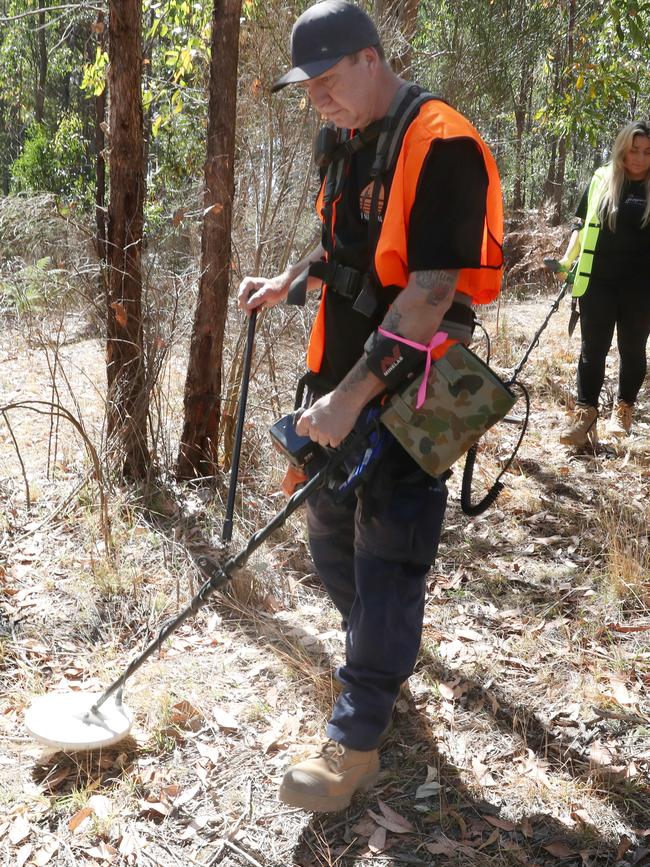 Volunteers have organised a large scale search with volunteers to look for any sign of missing woman Samantha Murphy in bushland near Ballarat where she has gone missing. Pictured are people searching the nearby bushland. Picture: NCA NewsWire / David Crosling