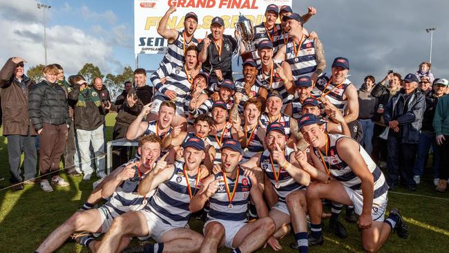 Nar Nar Goon celebrates the 2024 premiership. Picture: Supplied