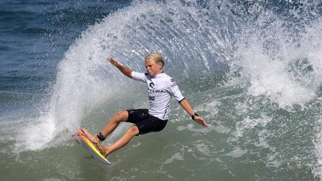 Dane Henry a former Australian Junior champion representing the Kingscliff boardriders at Newcastle. Photo by Smith/Surfing NSW.