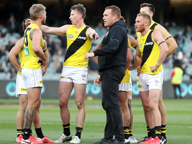 Justin Leppitsch talks to Richmond players. Picture: Sarah Reed