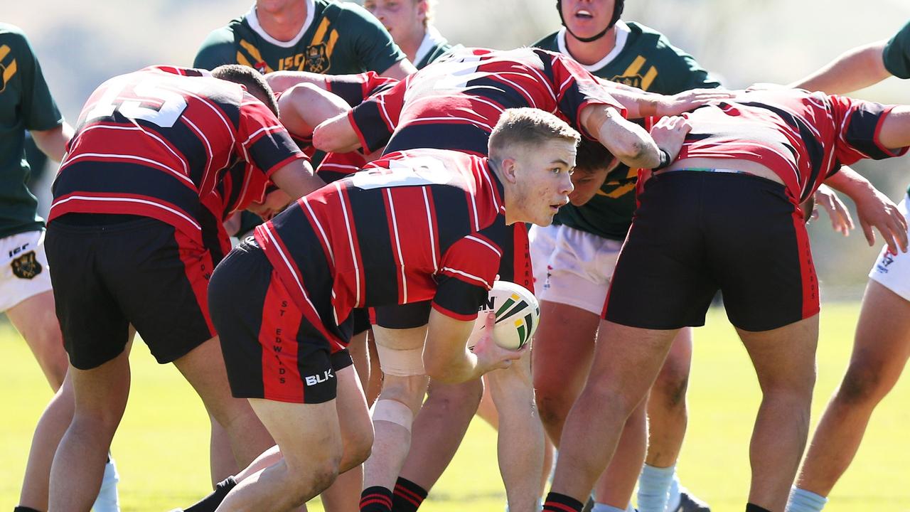 Edward's College hooker Tyler Moriaty sends the leather out the backline. Edwards College, Gosford, beats Farrer, Tamworth, 18-16 in a thriller at Tamworth in the National Schoolboy Rugby League Cup.  The Daily and Sunday Telegraph have secured the exclusive rights to live stream the prestigious National Schoolboy Cup competition. Picture by Peter Lorimer.