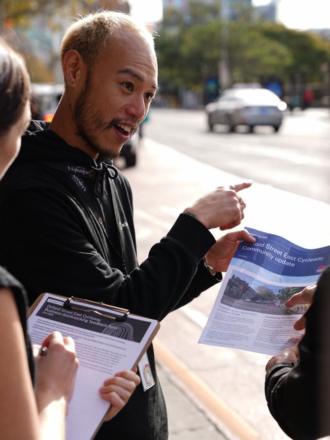 TfNSW representatives undertaking community consultation at Oxford St.