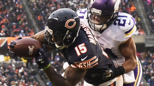 Brandon Marshall #15 of the Chicago Bears catches a touchdown pass over Josh Robinson #21 of the Minnesota Vikings.
