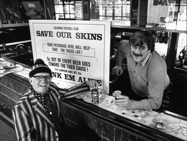 Richmond fan Geoff Brown with former Richmond footballer Brian ‘Whale’ Roberts during the Save Our Skins appeal in 1990.