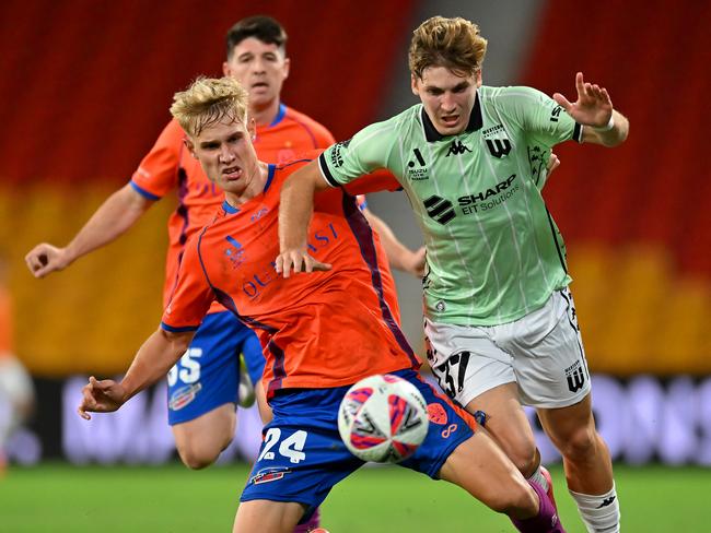 Luke Vickery’s Western United competes with the Roar’s Samuel Klein. Picture: Getty Images