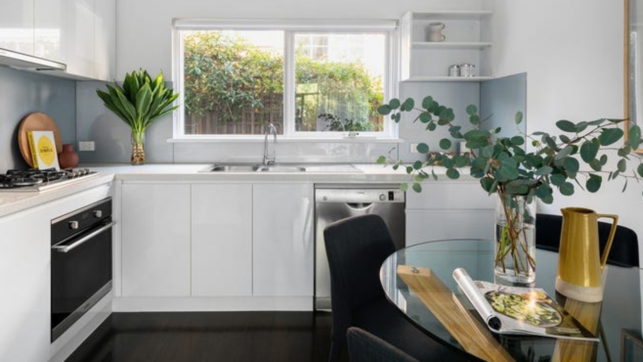 Mad dash secures home that 200 buyers wanted