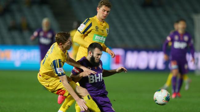 Central Coast Mariners defender Kye Rowles (left) tackles Perth Glory’s Nick D’Agostino in a match that attracted low TV ratings. Picture: Ashley Feder/Getty Images