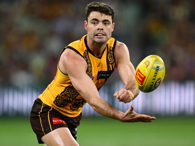 Nash dishes a handball. Picture: Quinn Rooney/Getty Images