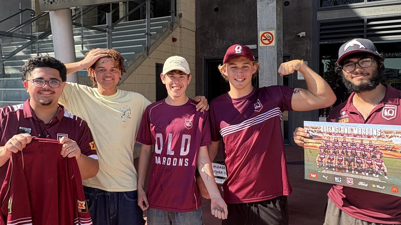 Fans at the Queensland Maroons Training Day Sunshine Coast Stadium