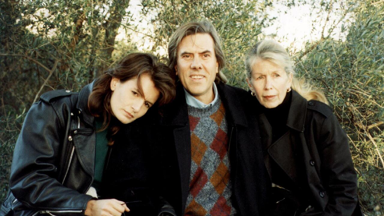 Businessman Christopher Skase with wife Pixie (R) and daughter Amanda in Majorca.