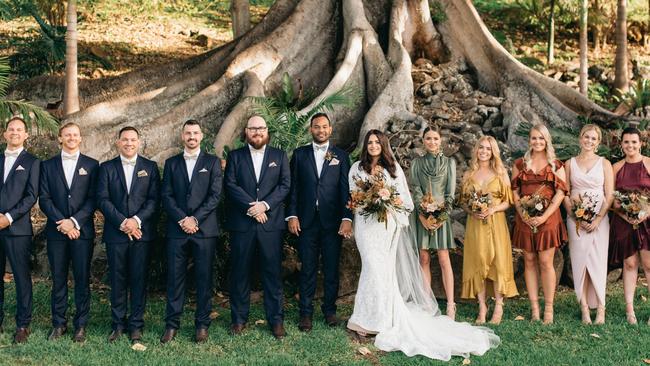 Assorted chums: Bree Forbes and Daniel Kelly with bridal party, photography: Figtree Pictures