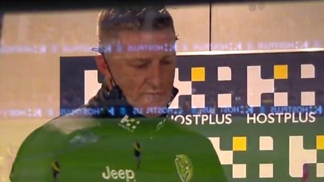 Damien Hardwick was not happy. Photo: 7AFL.