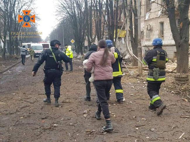 A fresh barrage of Russian strikes hit Ukraine, cutting water and electricity in major cities and piling pressure on the grid in subzero temperatures. Picture: AFP