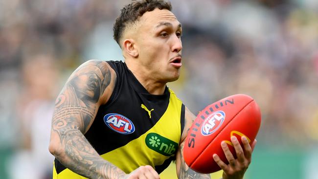 MELBOURNE, AUSTRALIA - JULY 28: Shai Bolton of the Tigers handballs during the round 20 AFL match between Collingwood Magpies and Richmond Tigers at Melbourne Cricket Ground, on July 28, 2024, in Melbourne, Australia. (Photo by Josh Chadwick/Getty Images)