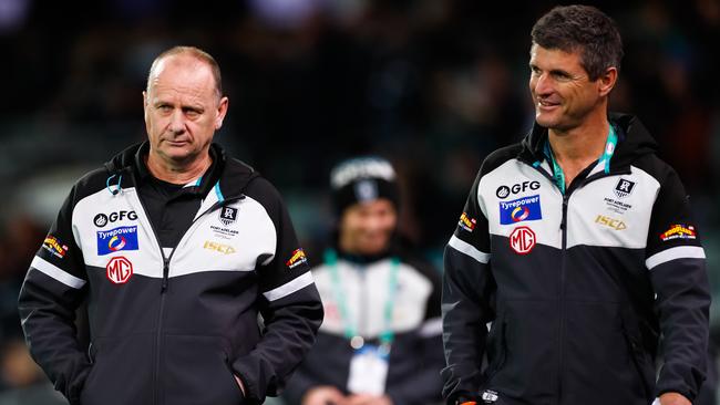 Ken Hinkley with assistant coach Nathan Bassett. Picture: Daniel Kalisz/Getty