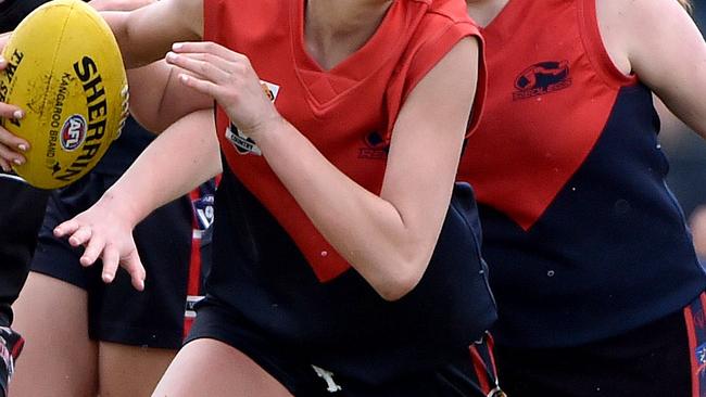 Frankston and District Junior Football Club Preliminary Finals match between Mt Eliza Blue and Frankston Dolphins U15 Girls, at Lloyd Park , Langwarrin, Victoria, Sunday 27th August 2017. Mt Eliza'a Mia Allison with the ball. Picture:Andrew Batsch