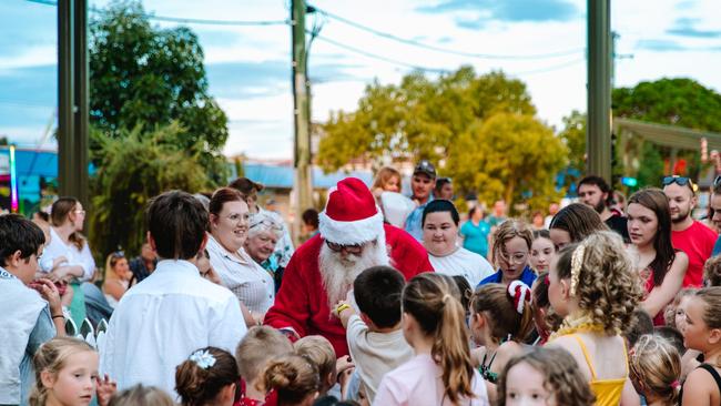 Dalby Christmas Street Party: Santa's arrival