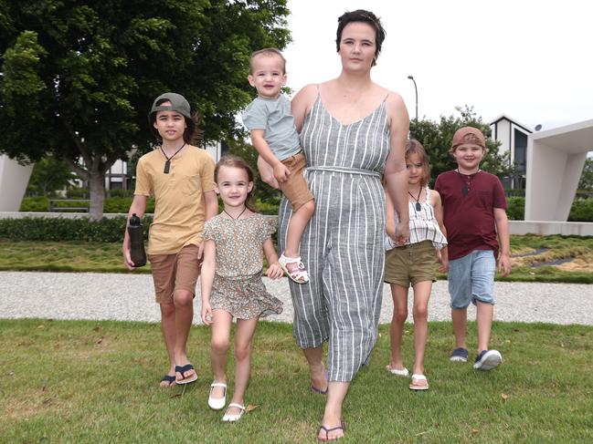 Tegan Hartley with her children Jayden 10, Sahara 5, Jameson 2, Indigo 7 and Zakariah 7 at Pimpama. Photograph: Jason O'Brien.