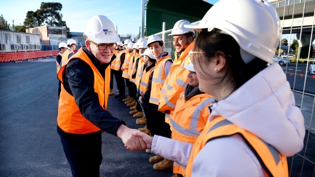 Mr Andrews meets with workers at the site between East Cheltenham and Box Hill. Picture: NCA NewsWire / Andrew Henshaw