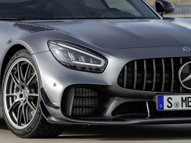 Mercedes-AMG GT R PRO (2018), selenitgrau magno;Kraftstoffverbrauch kombiniert: 12,4 l/100 km; CO2-Emissionen kombiniert: 284 g/km*Mercedes-AMG GT R PRO (2018), selenite grey magno;Combined fuel consumption: 12.4 l/100 km; Combined CO2 emissions: 284 g/km*