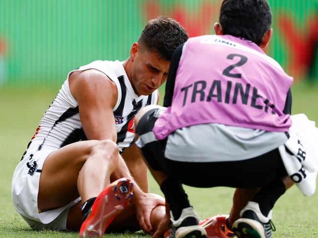 SYDNEY, AUSTRALIA - MARCH 09: Nick Daicos of the Magpies is seen injured during the 2025 AFL Opening Round match between the GWS Giants and the Collingwood Magpies at ENGIE Stadium on March 9, 2025 in Sydney, Australia. (Photo by Michael Willson/AFL Photos via Getty Images)