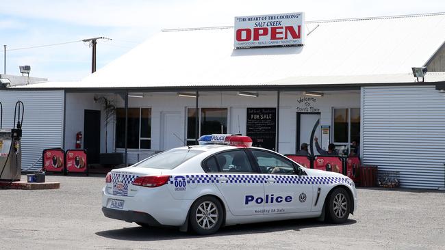 10/02/16 Two women allegedly kidnapped and assaulted near Tea Tree Point in the Coorong National Park. Police arrive at the nearby Salt Creek road house. photo Calum Robertson