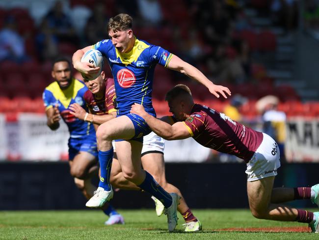 ST HELENS, ENGLAND - MAY 19: Matty Nicholson of Warrington Wolves is challenged by Harry Rushton of Huddersfield Giants during the Betfred Challenge Cup Semi-Final match between Huddersfield Giants and Warrington Wolves at Totally Wicked Stadium on May 19, 2024 in St Helens, England. (Photo by Ben Roberts Photo/Getty Images)