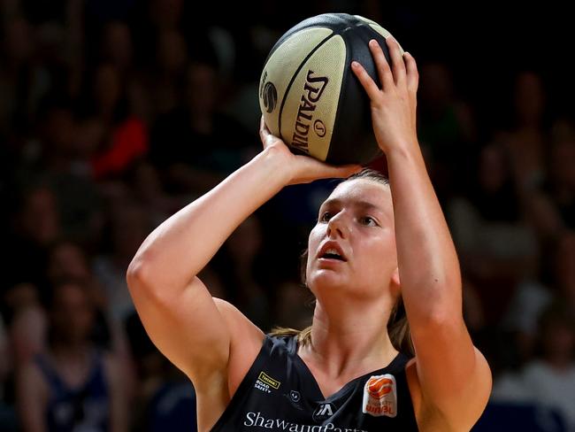 Borlase shoots for the Adelaide Lightning. Picture: Kelly Barnes/Getty Images