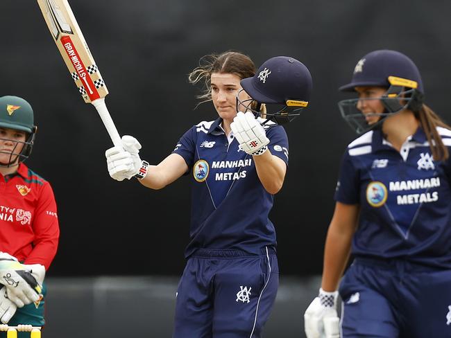 MELBOURNE, AUSTRALIA - OCTOBER 04: Annabel Sutherland of Victoria raises her bat after making a century during the WNCL match between Victoria and Tasmania at CitiPower Centre, on October 04, 2022, in Melbourne, Australia. (Photo by Daniel Pockett/Getty Images)