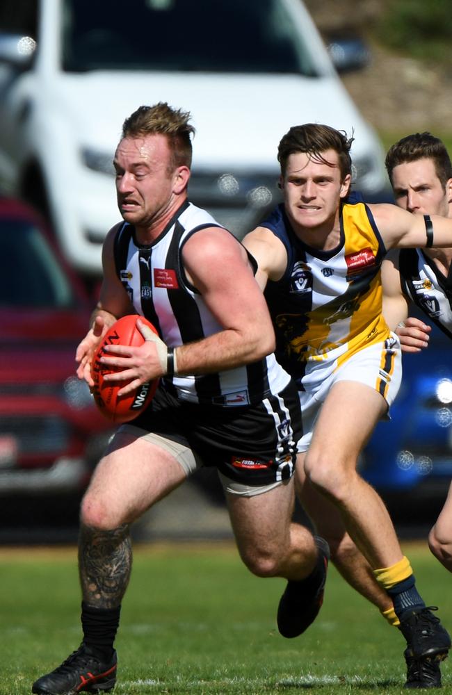 Dylan Quirk on the burst for Narre Warren against Beaconsfield last year.