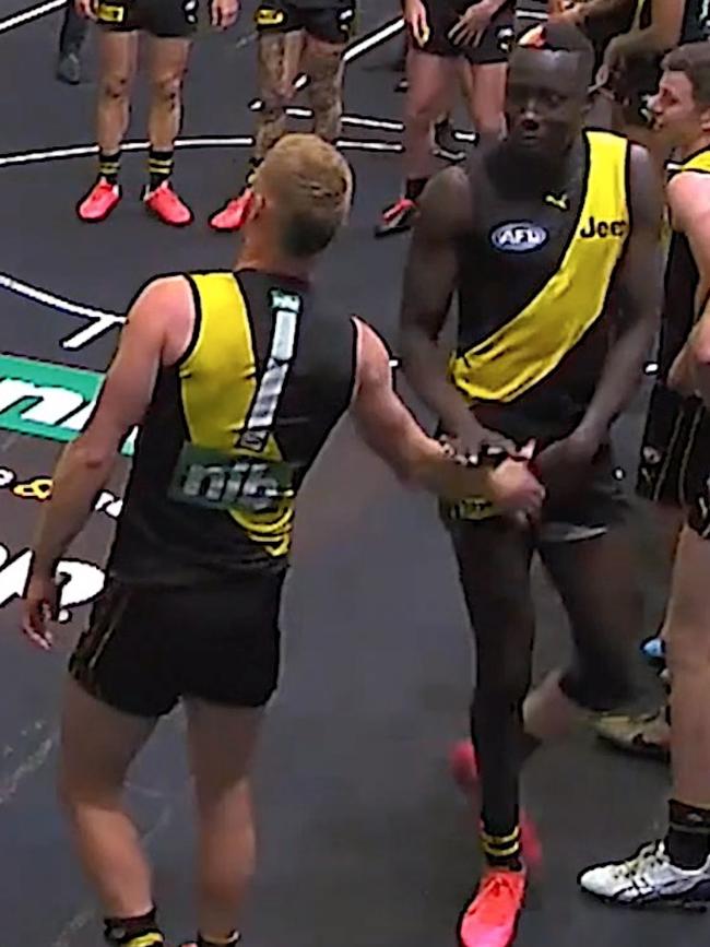 Vlaustin grabs Chol.