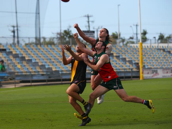 Pictured: Cutter Ryan Nyhuis spoils ball. South Cairns Cutters v North Cairns Tigers at Cazalys Stadium. Qualifying Final. AFL Cairns 2024. Photo: Gyan-Reece Rocha