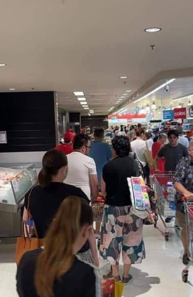 Shoppers fill a Greenslopes supermarket. Photo: Brisbane Weather Facebook Page