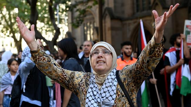 The crowd weren’t happy with the NSW Government for supporting Israel. Picture: NCA NewsWire / Jeremy Piper