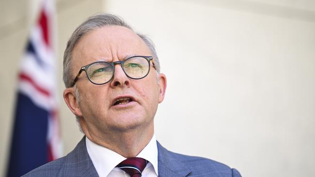 An interest-rate cut by the Albanese Government before the next federal election is unlikely. Picture: NewsWire / Martin Ollman