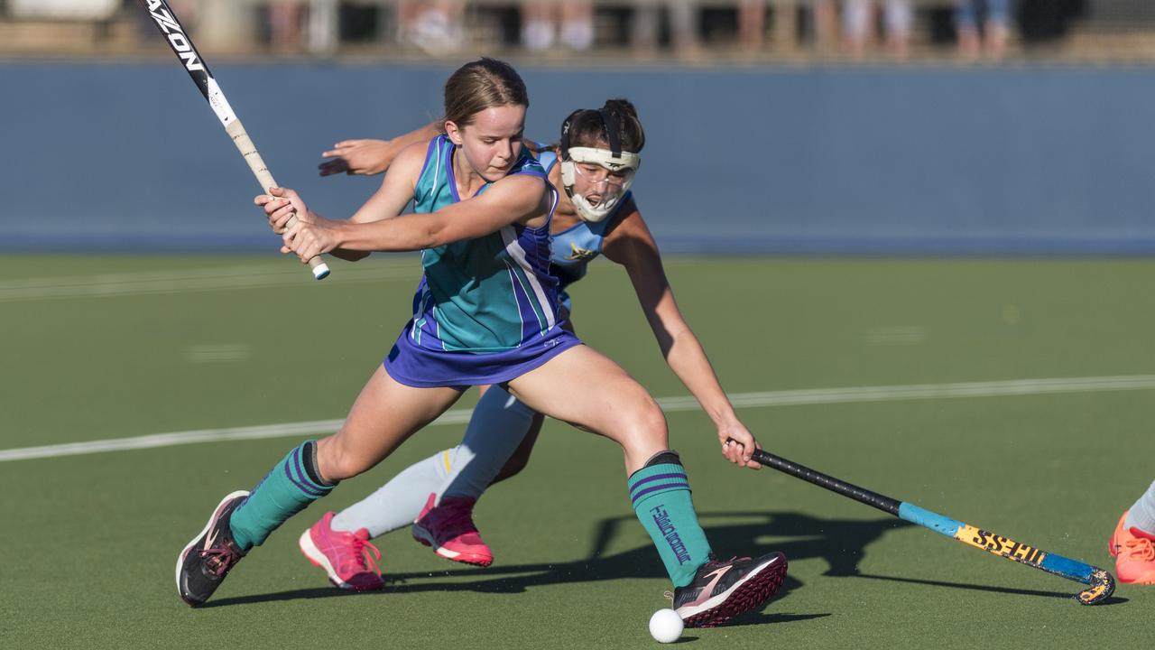 Nina Murphy (left) shoots for Tweed under pressure from Jade Bartholomuesz as under 15 players - both are now Queensland under 18 representatives. Picture: Kevin Farmer