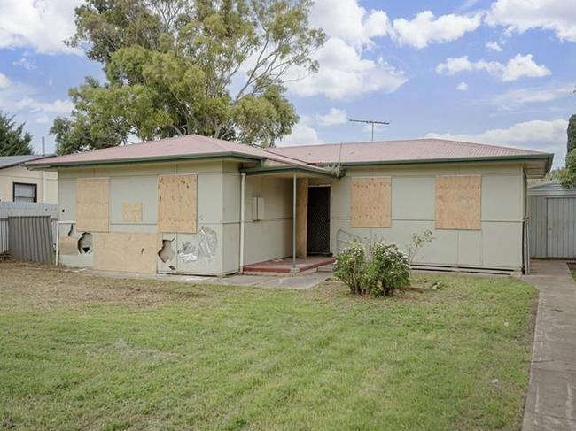 This three bedroom property at 31 Gayland Rd, Elizabeth Downs, was sold for $250,000 by Smallcombe Sanderson at auction. Picture: realestate.com.au