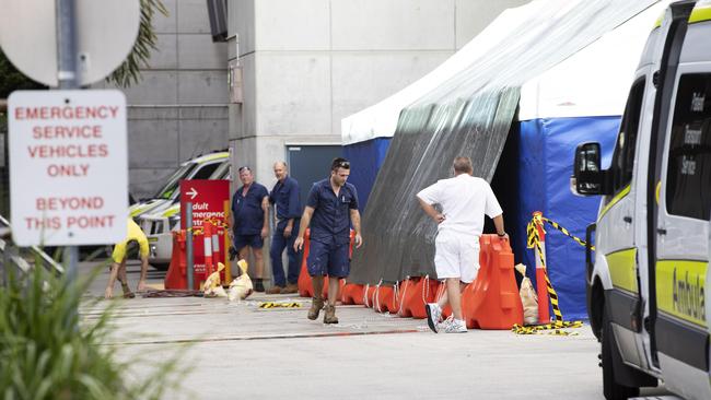 A fever clinic being set up outside a Brisbane hospital. Picture: Lyndon Mechielsen. Picture: AAP