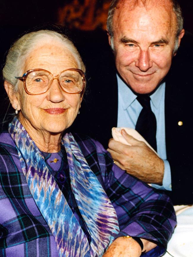 Clive James with Dame Elisabeth Murdoch in 1994.