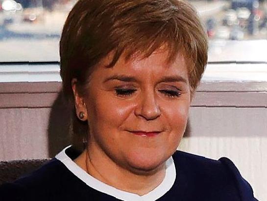 Britain's Prime Minister Theresa May (R) and Scotland's First Minister Nicola Sturgeon pose for a photograph ahead of their meeting in a hotle in Glasgow, on March 27, 2017. British Prime Minister Theresa May travelled to Scotland on Monday to try to avert its independence bid while also fighting a political crisis in Northern Ireland in the frantic final days before she launches Brexit. / AFP PHOTO / POOL / RUSSELL CHEYNE