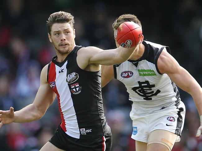 AFL Round 12. St Kilda v Carlton at Etihad Stadium. Jack Steven out of the middle . Pic: Michael Klein