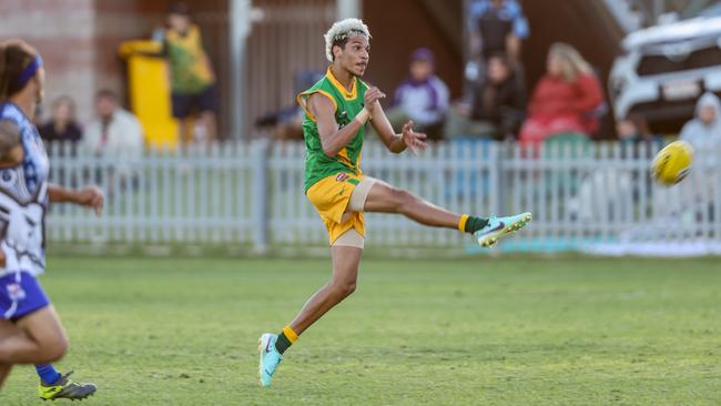 Kaleel Ross playing for Pioneer in the 2024 CAFL competition. Picture: Charlie Lowson / AFLNT Media