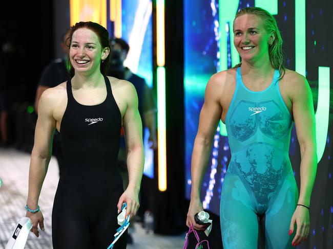 Ariarne Titmus (R) and Mollie O'Callaghan both broke the 200 metres freestyle world record. Picture: Chris Hyde/Getty Images