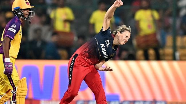 Royal Challengers Bangalore's Ellyse Perry bowls during the Women's Premier League (WPL) Twenty20 cricket match between Royal Challengers Bangalore and UP Warriorz at the Chinnaswamy Stadium in Bengaluru on February 24, 2024. (Photo by Idrees MOHAMMED / AFP)