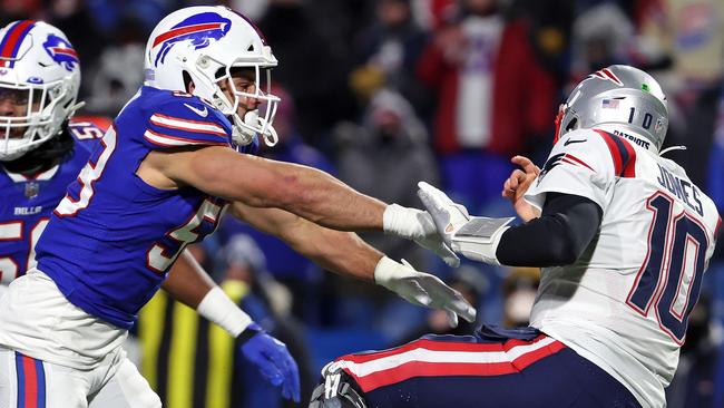 Matt Milano of the Buffalo Bills shoves Mac Jones of the New England Patriots. Photo: Timothy T Ludwig/Getty Images/AFP