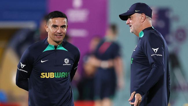 Graham Arnold chats to Tim Cahill at Socceroos training.